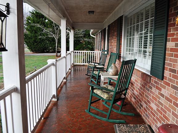 5th image of 204 Heritage Cir