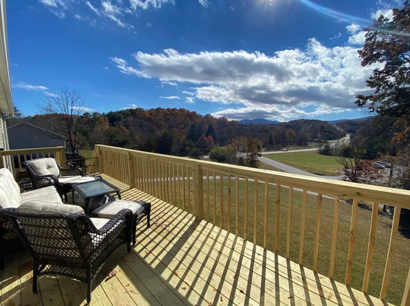 220 T F Kirkpatrick Way APT D, Candler, NC 28715