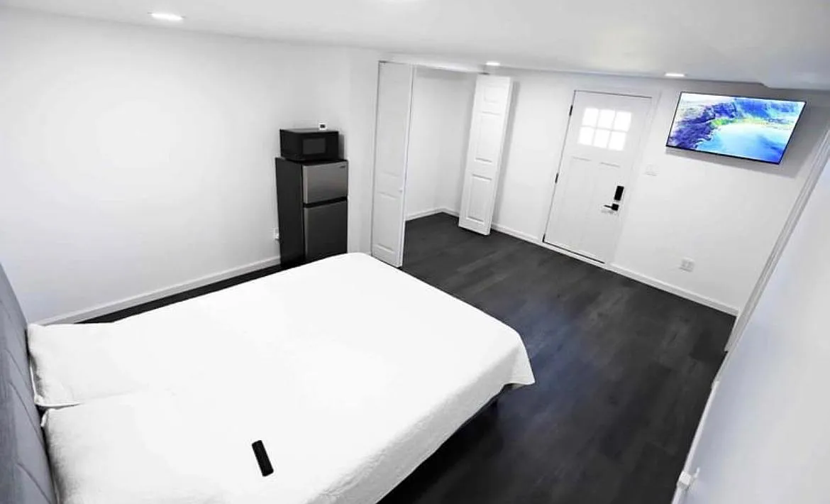 4 bed, $1,000 — Photo 1