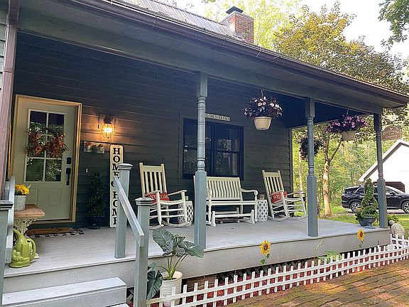 4th image of 50 Lakeview Dr