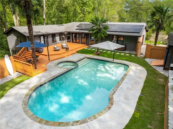 3025 Creek Ct NE, Roswell, GA 30075