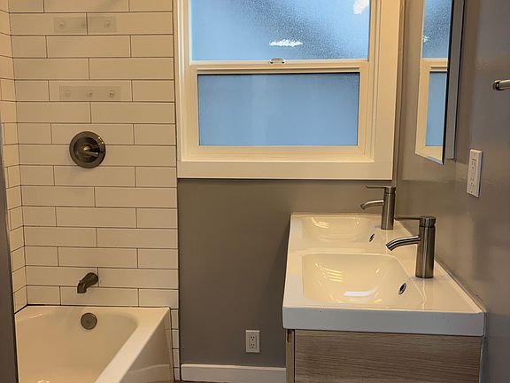 4th image of 3719 E 1st St APT B