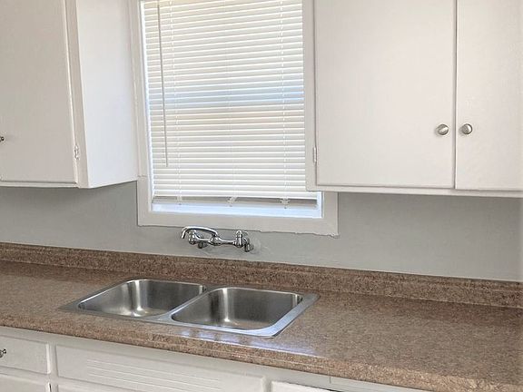 3rd image of 1830 Locust Ave #1832