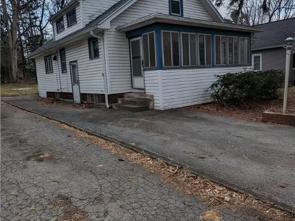 25 Hartfeld Dr, Rochester, NY 14625