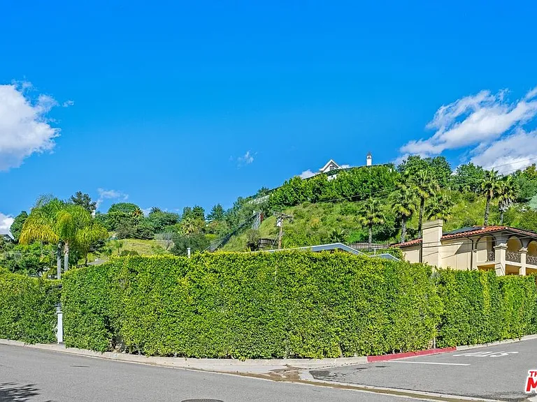 2120 San Ysidro Dr — Photo 4