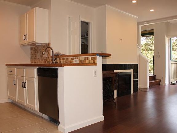 2nd image of 357 Half Moon Ln APT 8