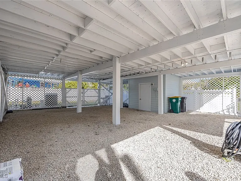 424 Lagoon Dr — Photo 4