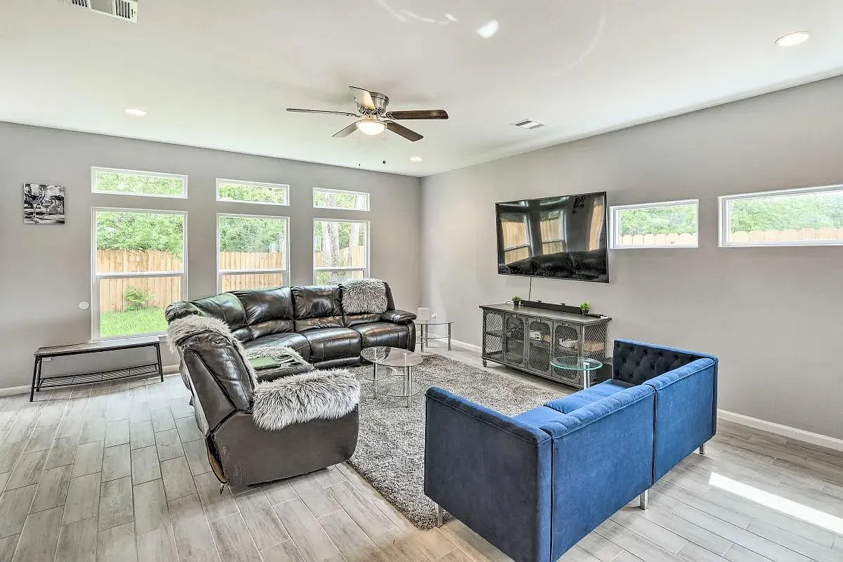 4909 Sunflower St — Photo 1