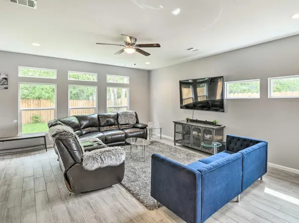 4909 Sunflower St, Houston, TX 77033