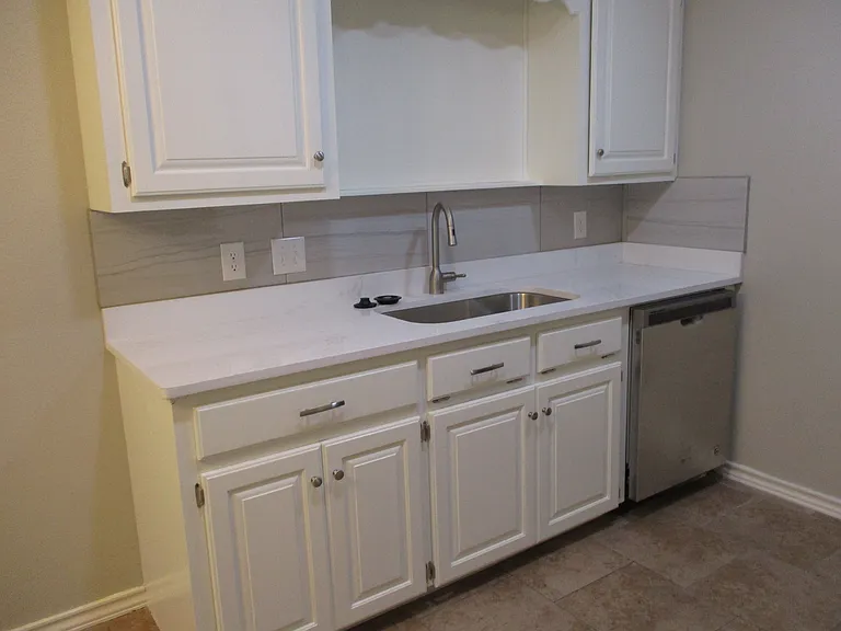2620 County Ave — Photo 6