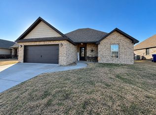 708 Meadow Ln, Cache, OK 73527