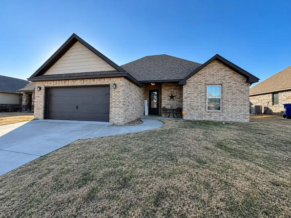 708 Meadow Ln, Cache, OK 73527