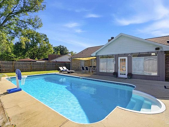 2nd image of 1809 Donegal Dr