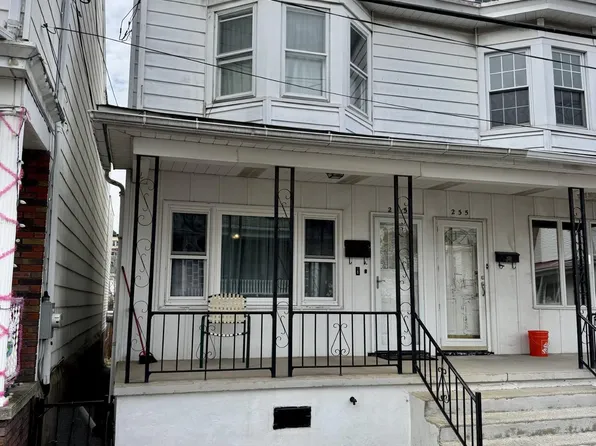 233 Carbon St, Minersville, PA 17954
