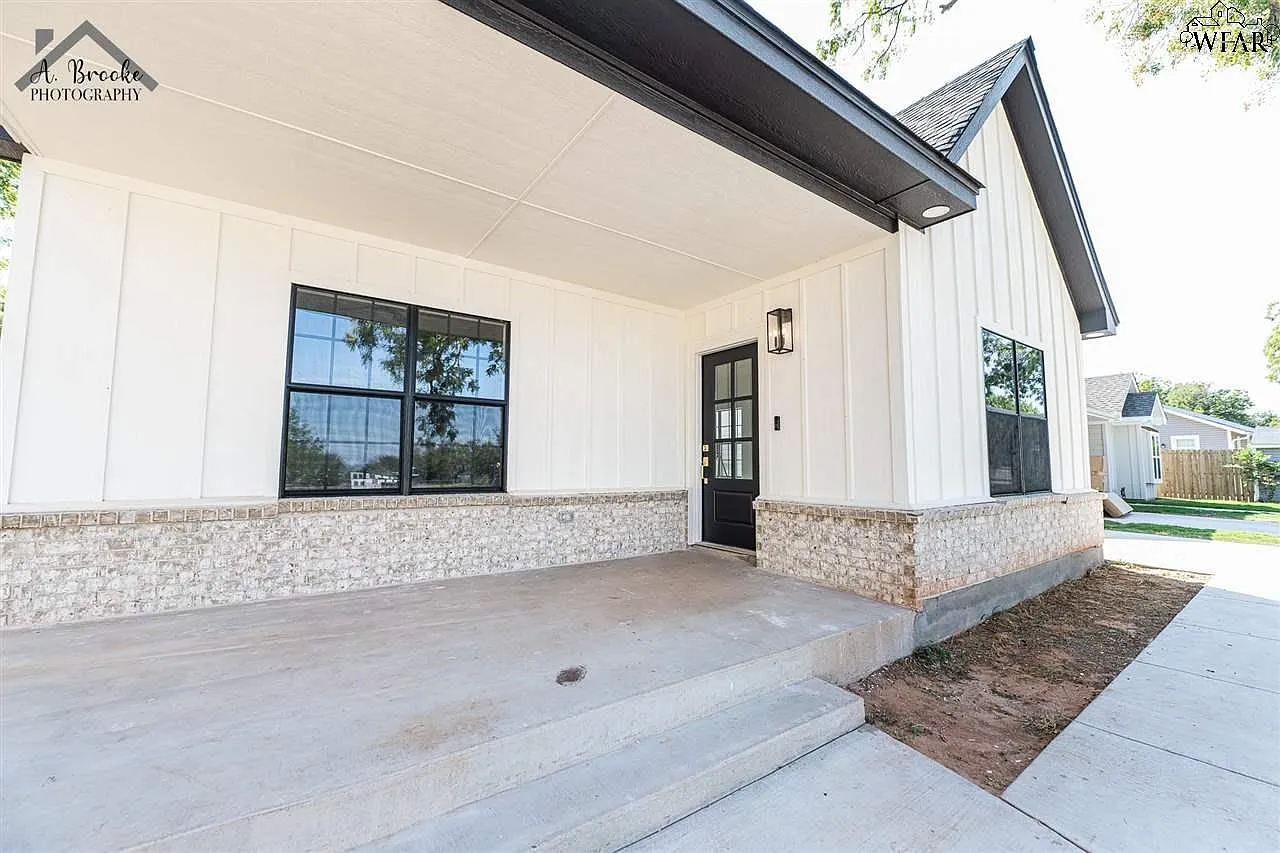 3 bed, 2.0 bath, 1754 sqft, $2,800 — Photo 4