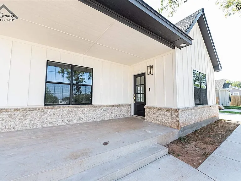 103 W Aldine St — Photo 4