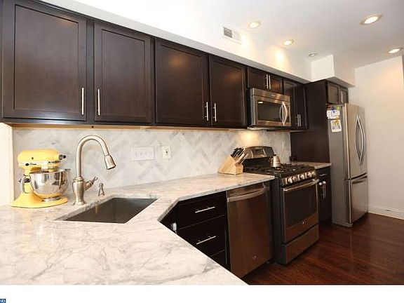 2nd image of 1116 E Oxford St