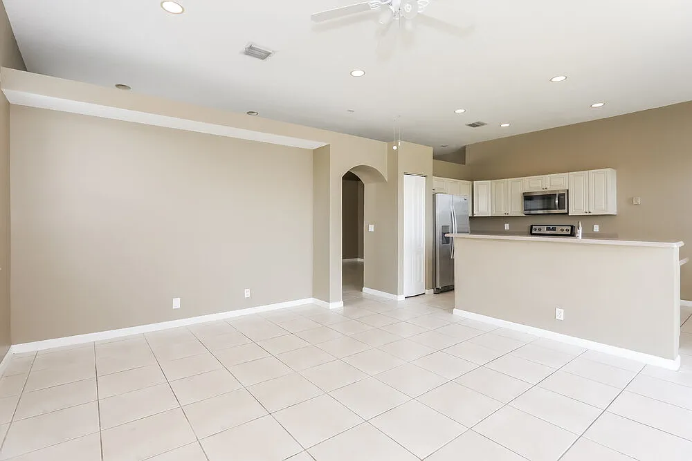4 bed, 3.0 bath, 2075 sqft, $4,155 — Photo 3