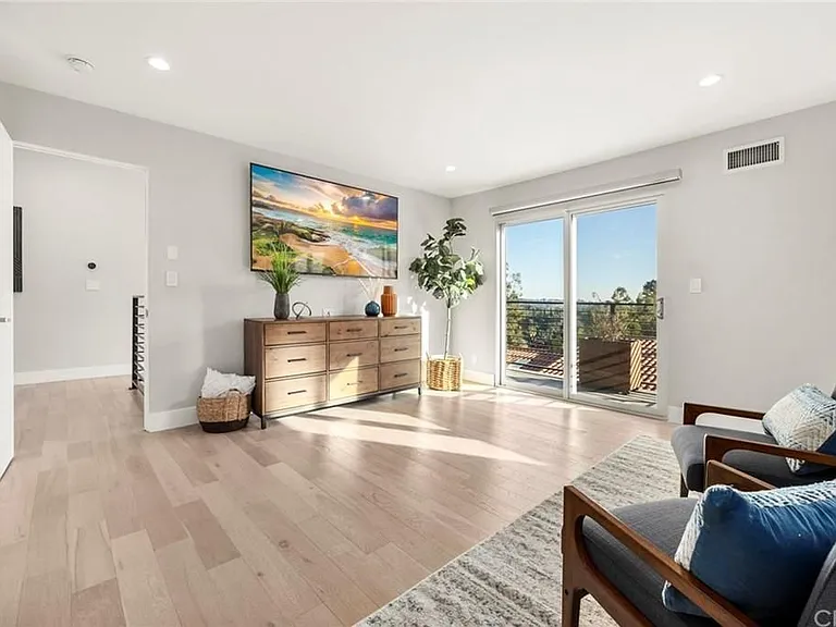 3651 Lowry Rd — Photo 18