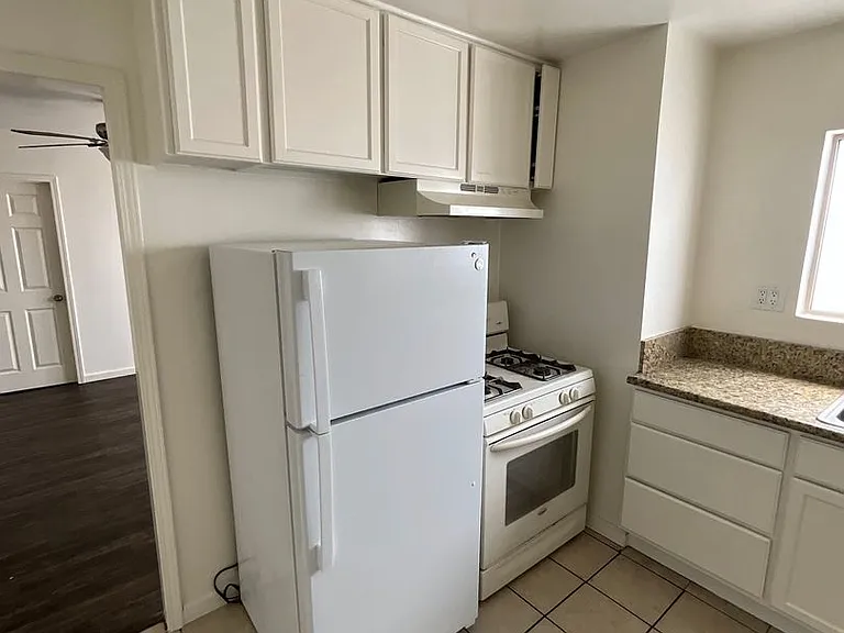 2116-2118 E Cesar E Chavez Ave — Photo 18
