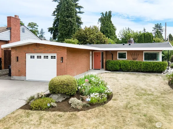 6050 43rd Avenue NE, Seattle, WA 98115
