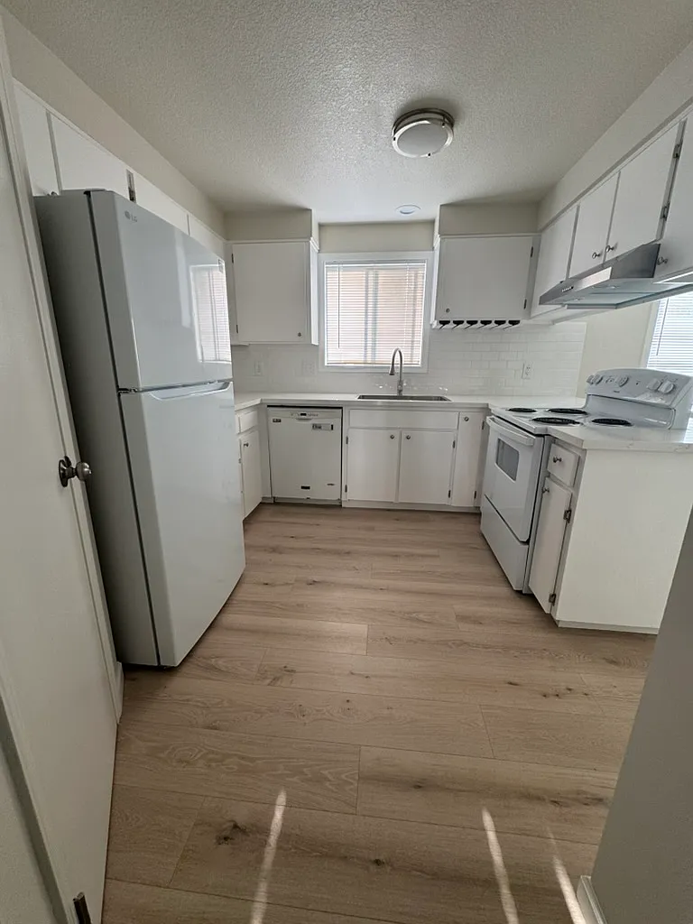 2 bed, 1350 sqft, $2,000 — Photo 3