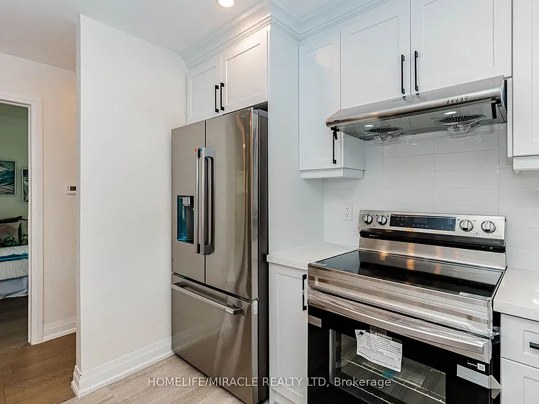 563 Taplow Cres — Photo 11