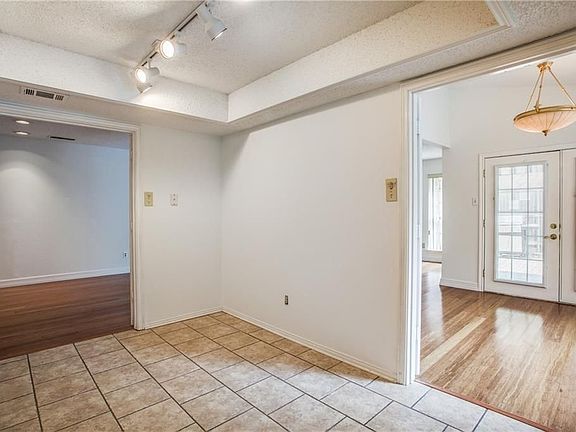 3rd image of 2711 Heather Glen Ct