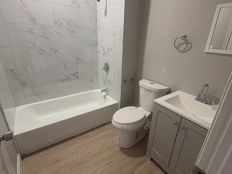 2105 Maryland Ave #404 — Photo 6