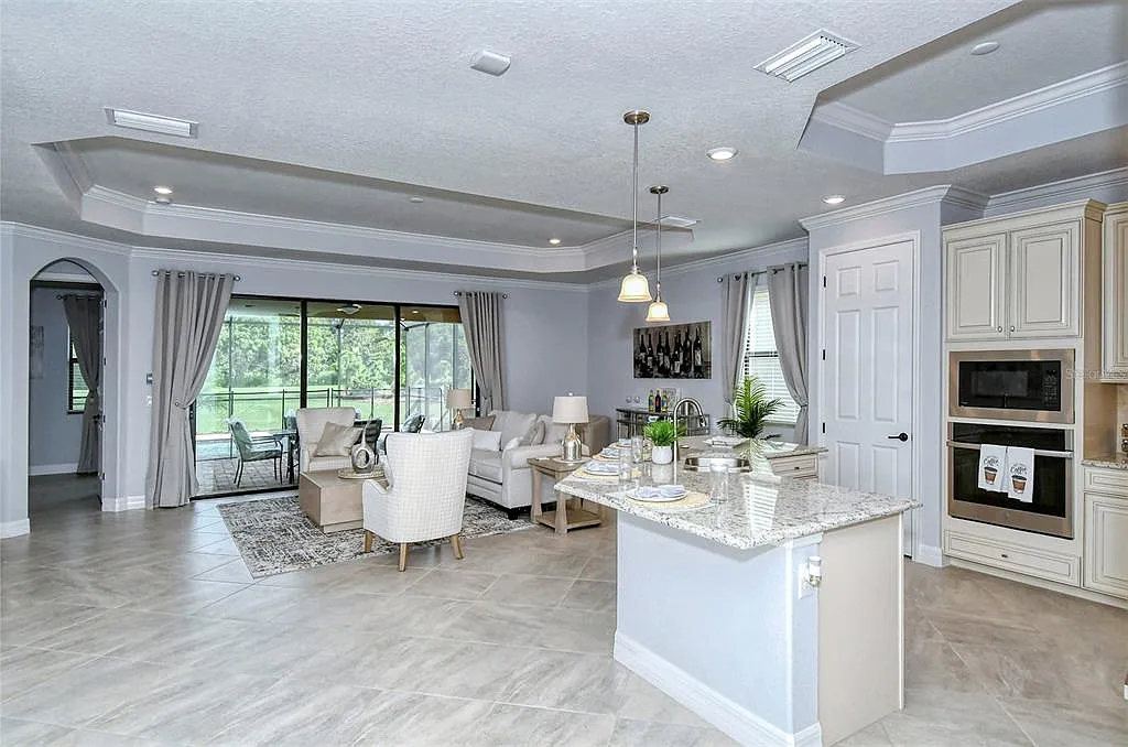 3 bed, 2.0 bath, 2246 sqft, $12,000 — Photo 4