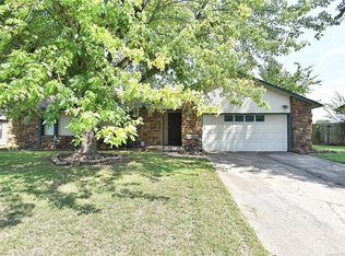 1100 W Queens Pl, Broken Arrow, OK 74012