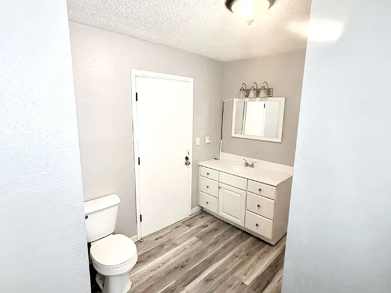 627 N Webster St — Photo 10