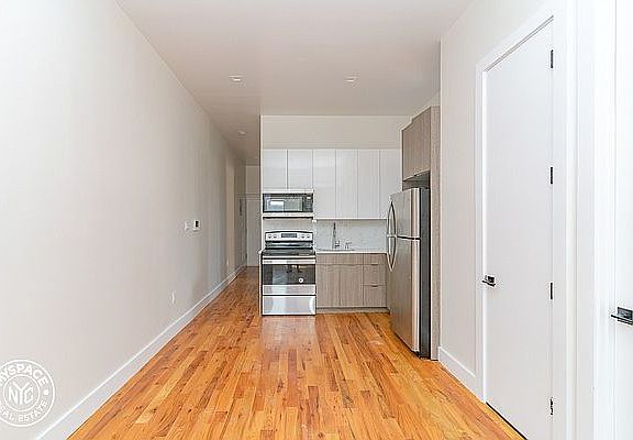 2nd image of 1671 Lincoln Pl #5B