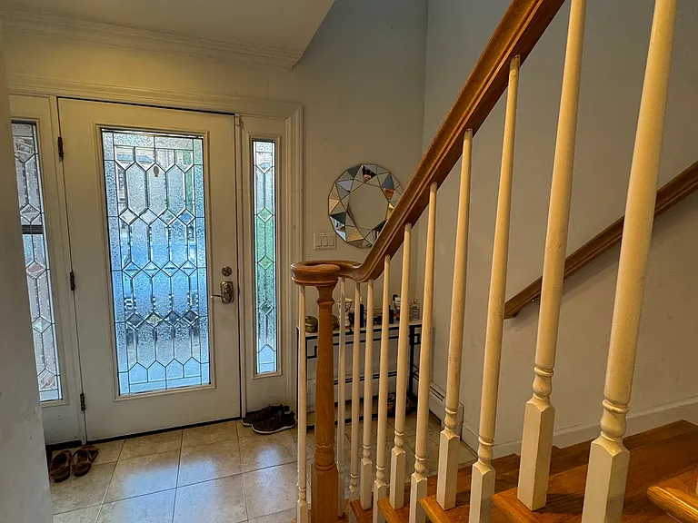 2133 Linwood Ave — Photo 4
