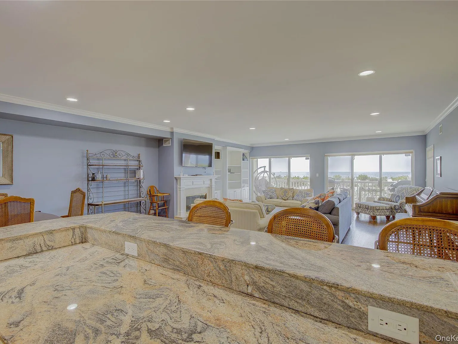 3 bed, 2.5 bath, 2199 sqft, $4,500 — Photo 4