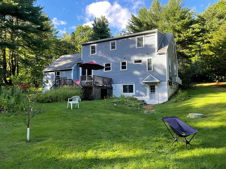 677 Station Rd — Photo 2