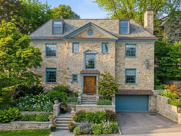 32 Chemin Ramezay, Westmount, QC H3Y 3J9