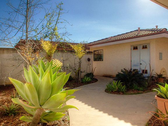 Courtyard to main entrance