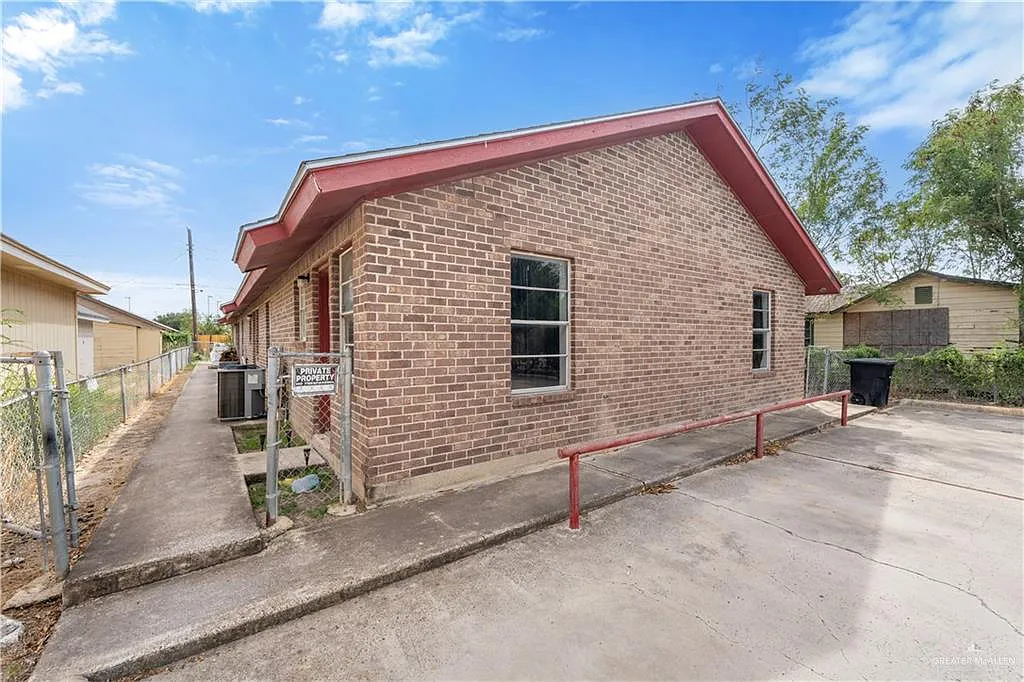 2 bed, 1.0 bath, 2670 sqft, $850 — Photo 2