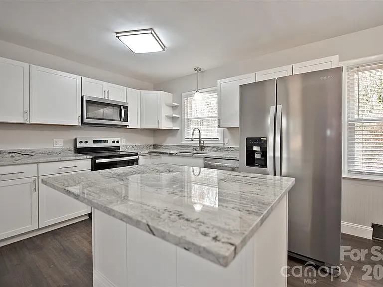 1404 Nottingham Rd — Photo 9