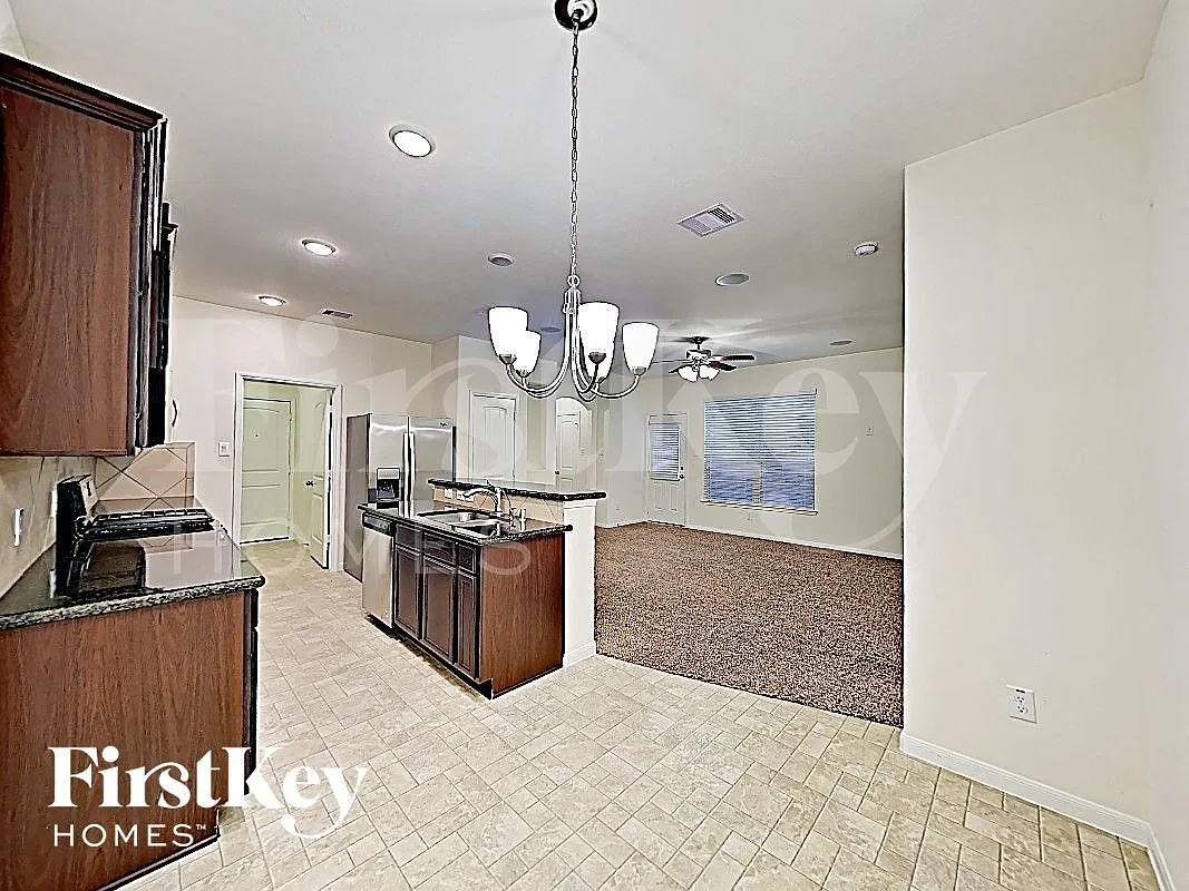 3 bed, 2.5 bath, 1566 sqft, $1,940 — Photo 4