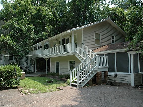 Garage with apartment 
