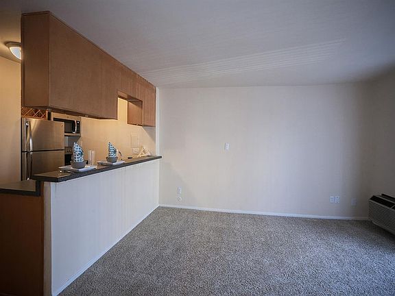 2nd image of 4444 W Pine Blvd #1-325