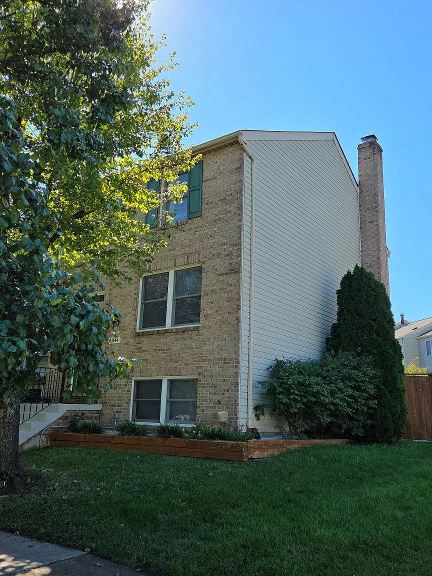 3 bed, 3.5 bath, 1220 sqft, $2,950 — Photo 2
