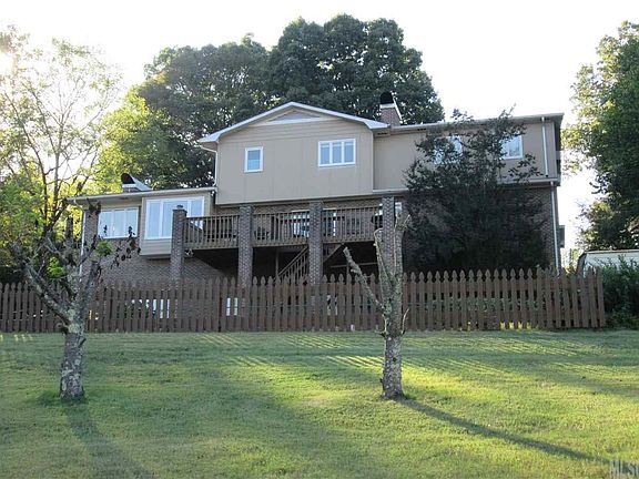 3rd image of 913 Southview Pl NE