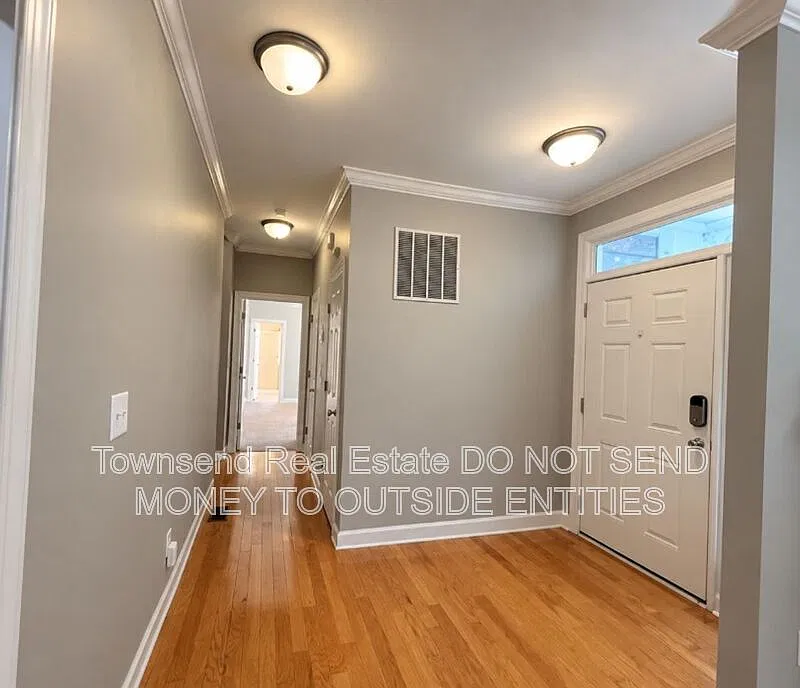 3 bed, 3.5 bath, 1850 sqft, $1,845 — Photo 3