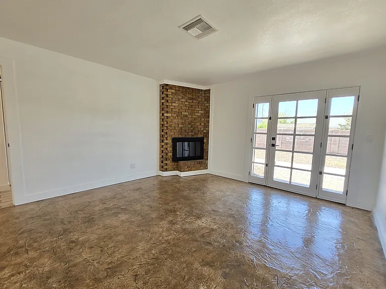 1731 E Redfield Rd — Photo 12