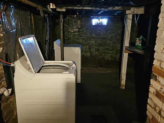 5th image of 247 Center St #249