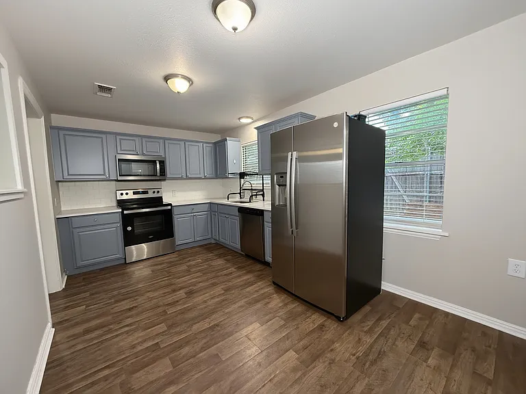 701 N Mirick Ave — Photo 4