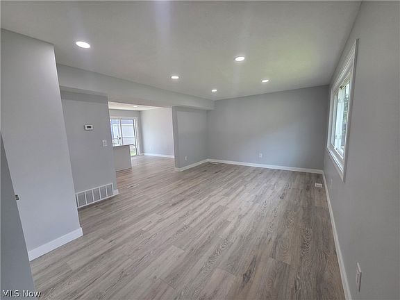 3rd image of 203 Paxton Rd
